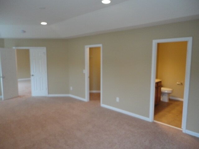 Building Photo - 335 Larktree Ln