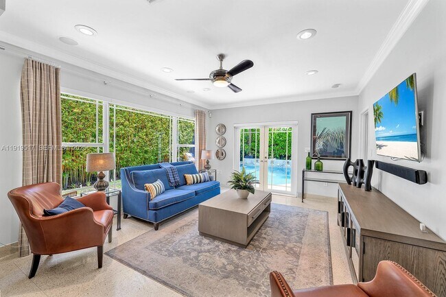 Building Photo - 5915 La Gorce Dr