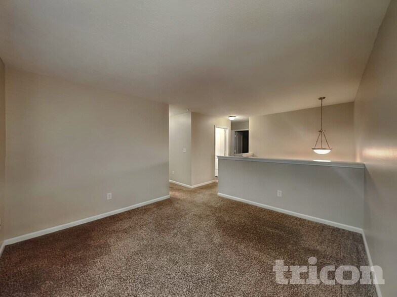 Building Photo - 1621 Bridgecreek Crossing