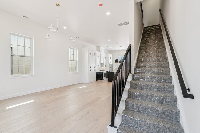 Building Photo - Minimalist Magic: 2-Bed Apartment Over Selah’s Creative District