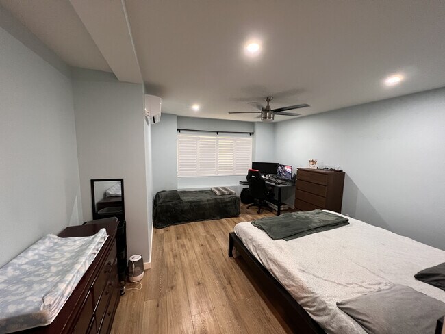 Building Photo - 5651 Sumner Way