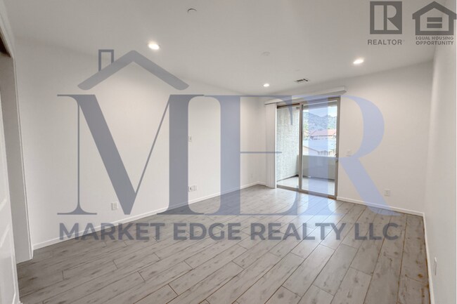 Building Photo - 3Bed/2.5Bath Townhouse at 7th St/Hatcher! Move-In Ready on 04/09/2026! -- NO HOA! ALL TILE FLOORING!