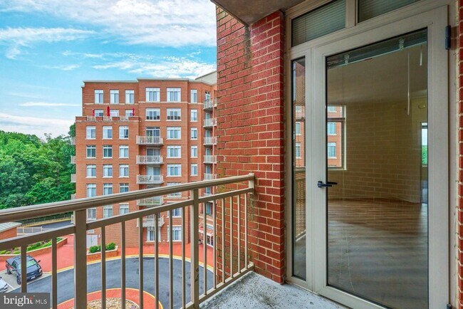 Building Photo - 4490 Market Commons Dr