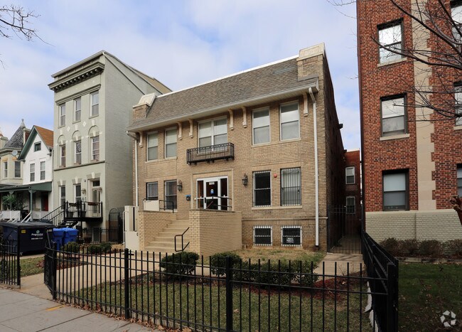 Primary Photo - 1327 Kenyon St NW