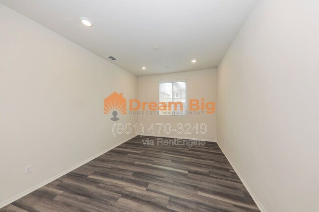 Building Photo - 24712 Hudson St