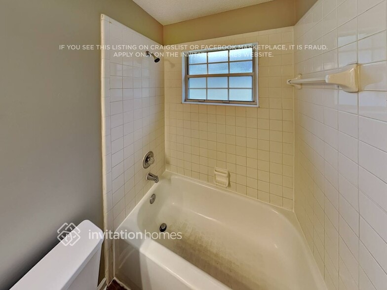 Building Photo - 3618 Pond Ridge Ct E