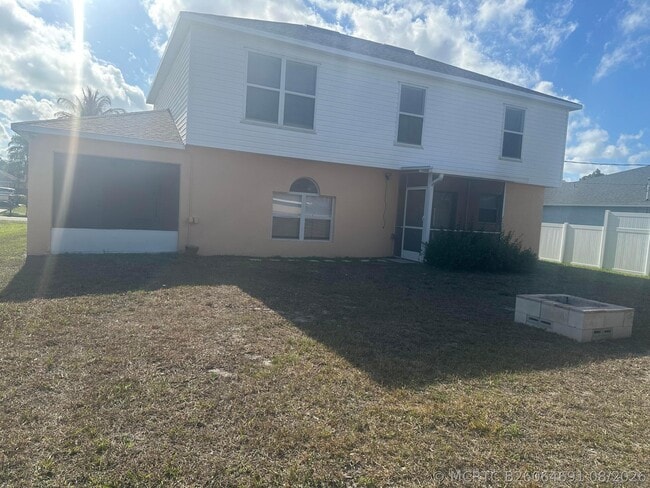 Building Photo - 1673 SW Schleicher Ln