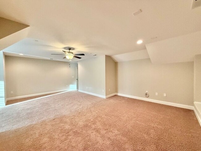 Building Photo - 1019 Monmouth Loop