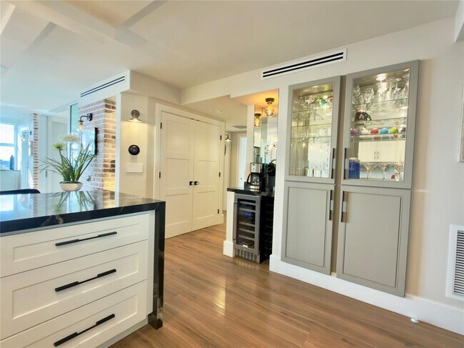 Building Photo - 800 SE 20th Ave