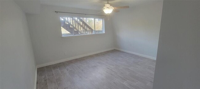 Building Photo - 250 Wood Haven