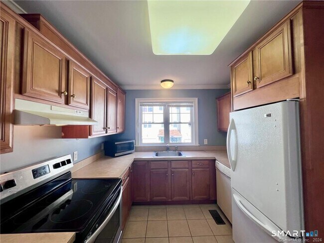 Building Photo - 527 W Thames St