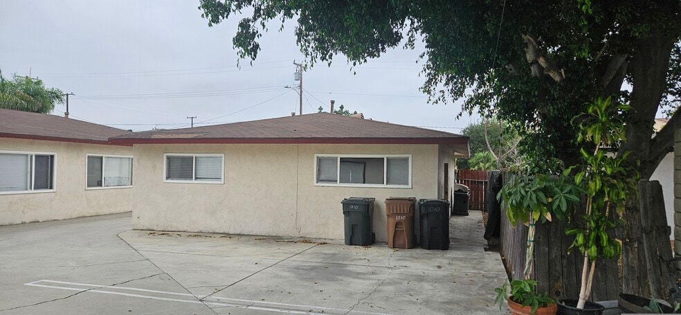 Building Photo - 1010 Wallgreen St