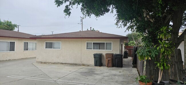 Building Photo - 1010 Wallgreen St