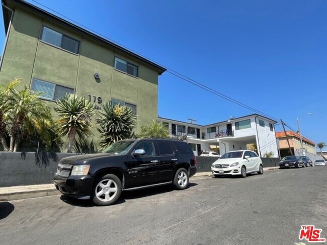 Building Photo - 119 Paloma Ave