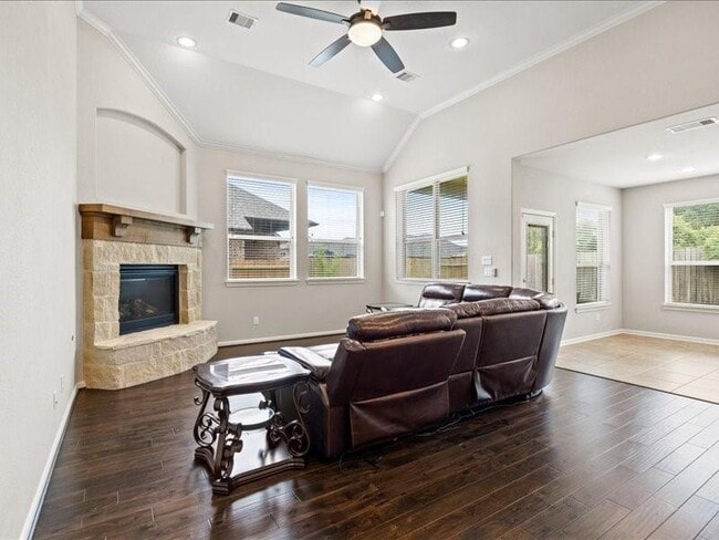 Building Photo - 1614 Mahan Dr