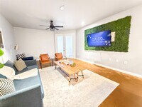 Building Photo - 2216 Chenevert St