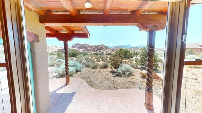 Building Photo - Custom Adobe style home in exclusive Navaj...