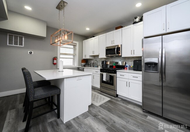 Building Photo - 569 Liberty Ave