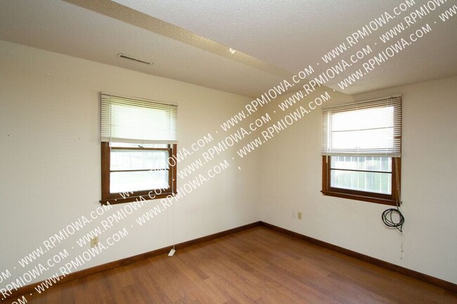 Building Photo - 207 Todd Cir