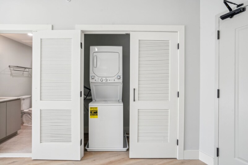 Building Photo - 3748 Lancaster Ave