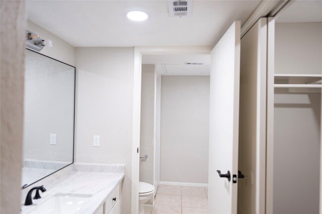 Building Photo - 2021 Spenwick Dr