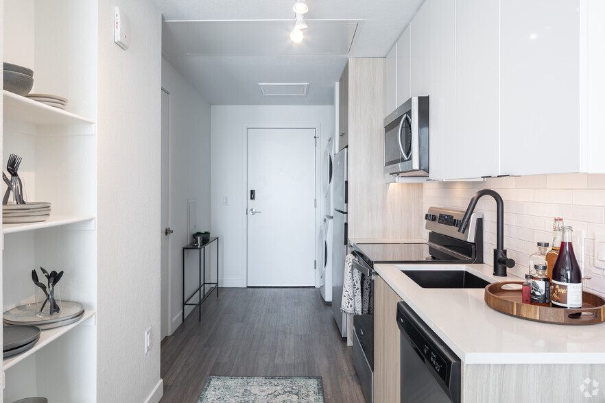 0BR, 1BA - 411SF - Edit at River North