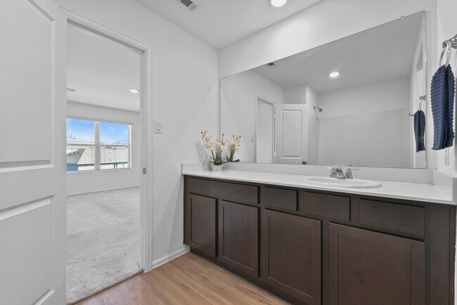 Building Photo - 18718 Clearwater Brk Dr