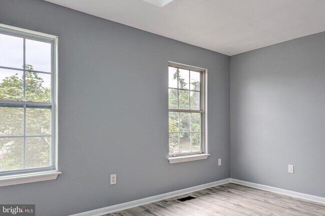 Building Photo - 517 Gloucester Ct