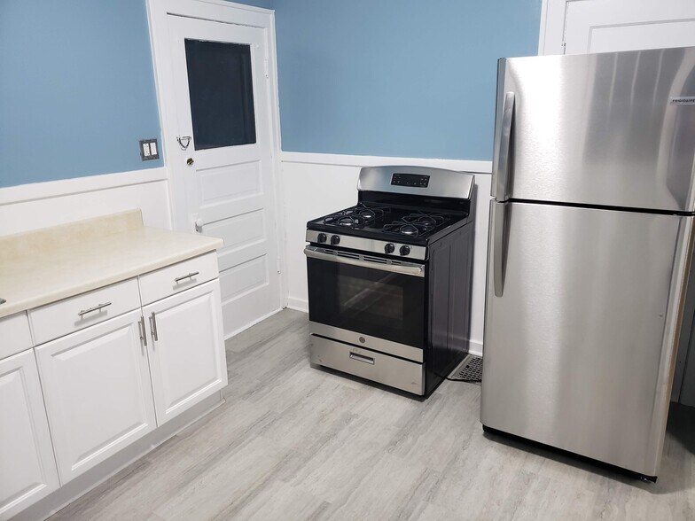 kitchen - 1019 Widdicomb Ave NW