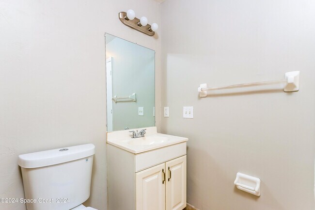 Building Photo - 661 SW Prado Ave