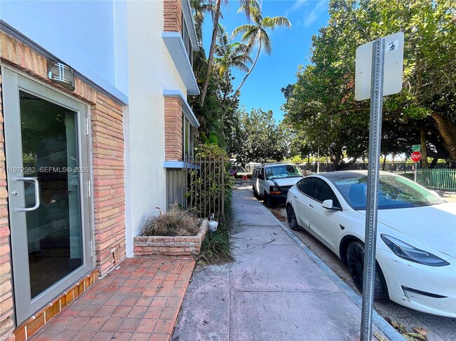 Building Photo - 742 12th St