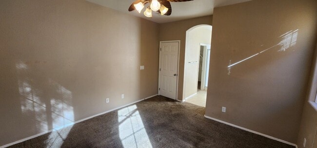 Building Photo - Charming 3 bedroom home with great curb ap...