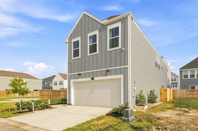 Building Photo - 2305 Via Laura Ln