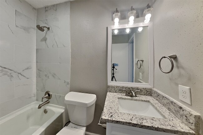 Building Photo - 8155 Big Oak Trail Dr