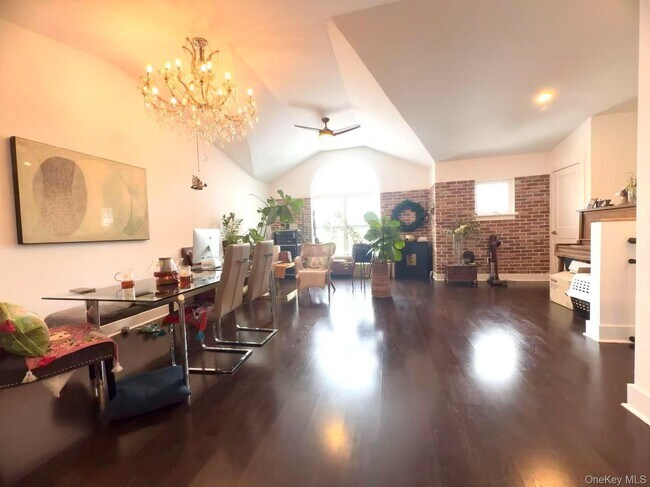 Building Photo - 508 Breton Wy