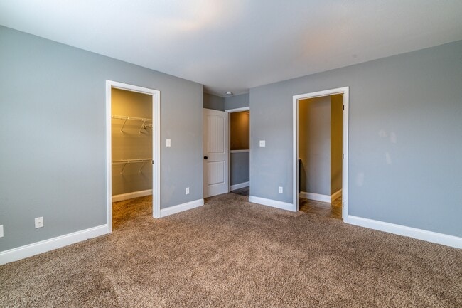 Building Photo - 924 Warrior Hill Dr