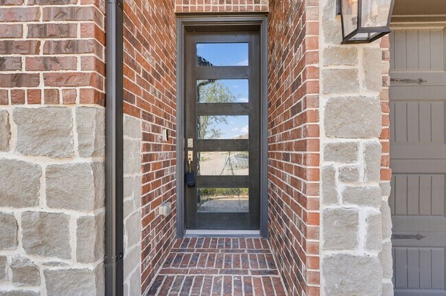 Building Photo - 5123 Morrison Dr