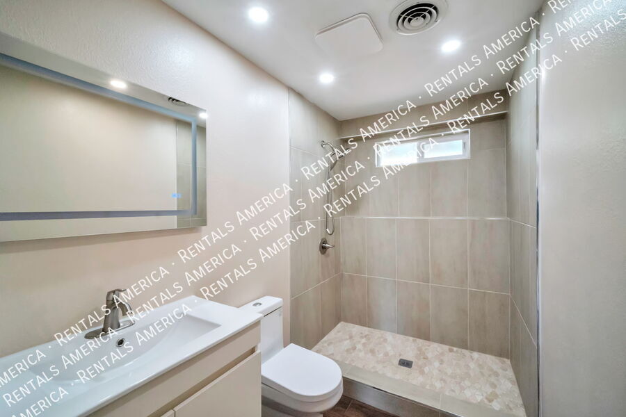 Building Photo - 1311 W Wheatridge Dr