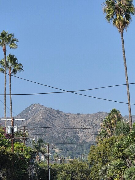 Building Photo - 1344 N Martel Ave