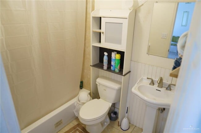 Building Photo - 19 Goldwing Wy