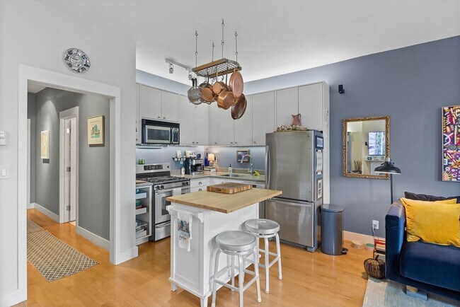 Building Photo - 114 W Concord St