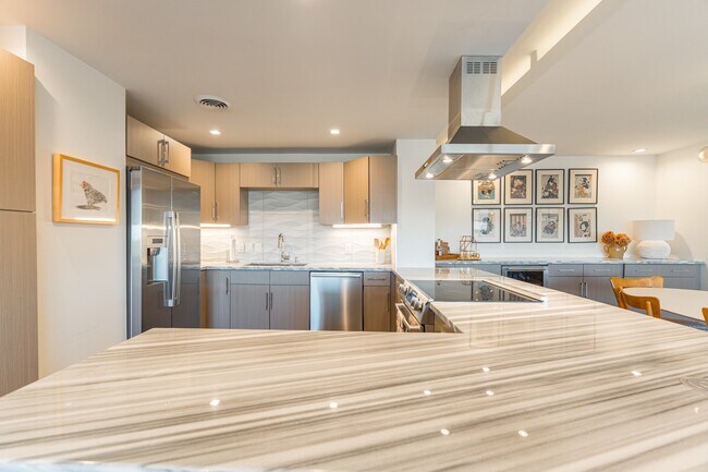 Building Photo - 2701 Westheimer Rd