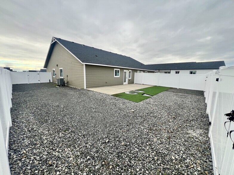 Building Photo - 107 Grant Dr
