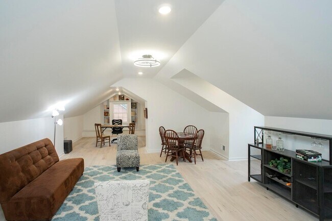 Building Photo - 712 Stewart Valley Dr
