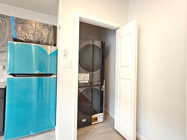 Building Photo - 114 S 54th St