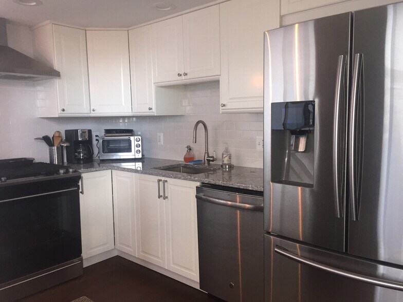 Building Photo - 700 7th St SW