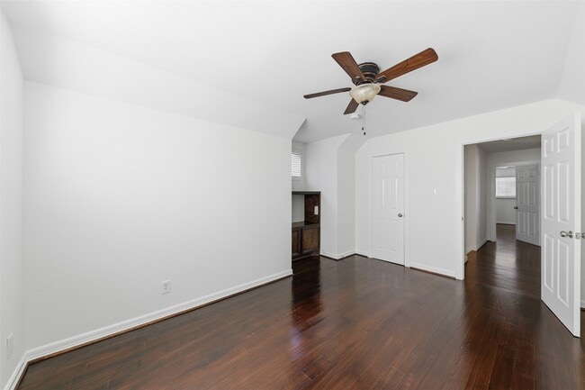 Building Photo - 5818 Chinaberry Dr