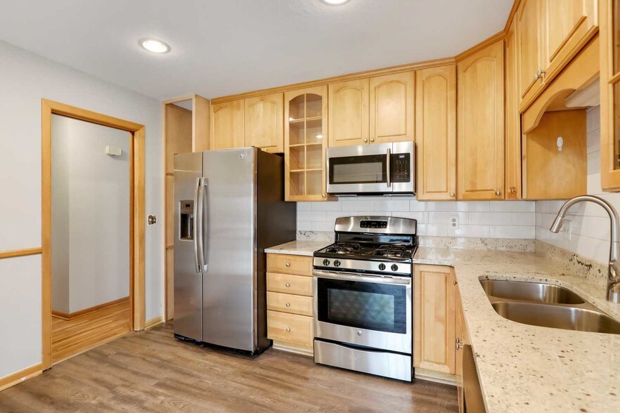 Granite and New appliances - 5508 France Ave S