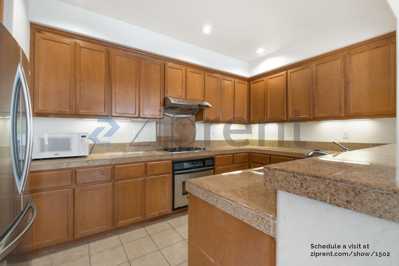 Building Photo - 400 Live Oak Way