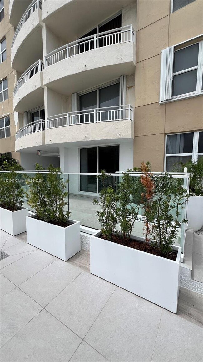 Building Photo - 770 Claughton Island Dr